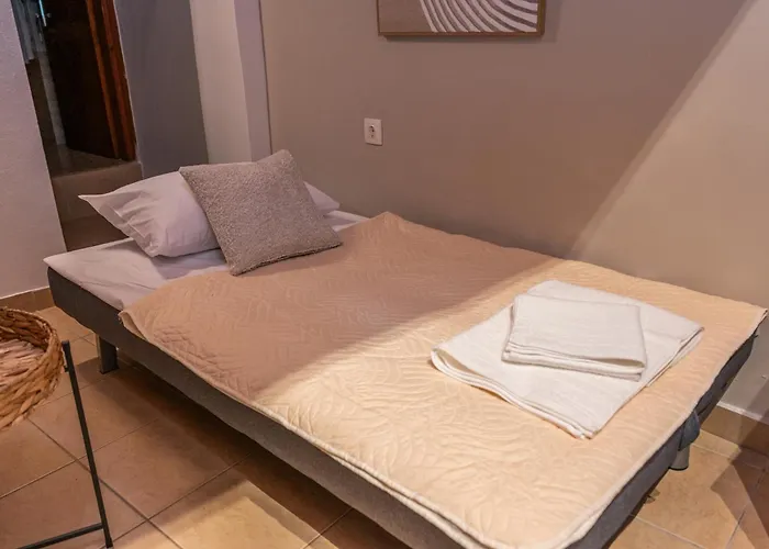 Solea 1 Min From Port 5 Min To *