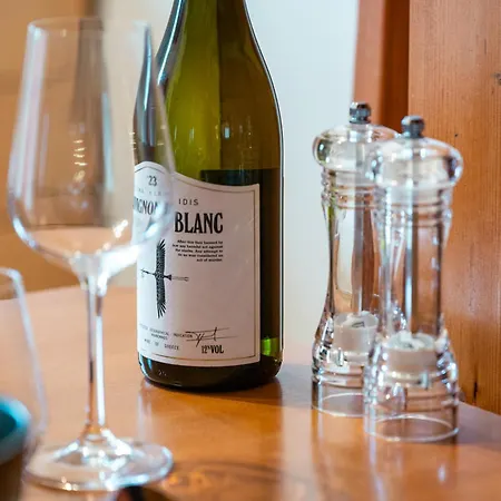 Solea 1 Min From Port 5 Min To *